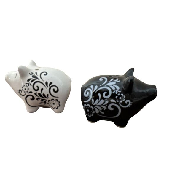 unbrand Other - Black White Ceramic Farm Animal Salt Pepper Shakers Pig  Floral Cottagecore